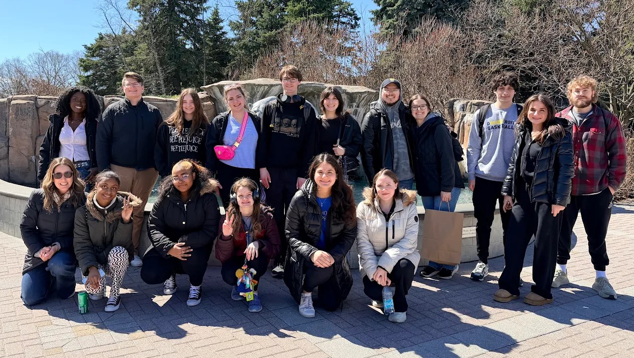 Group photo of students at the zoo